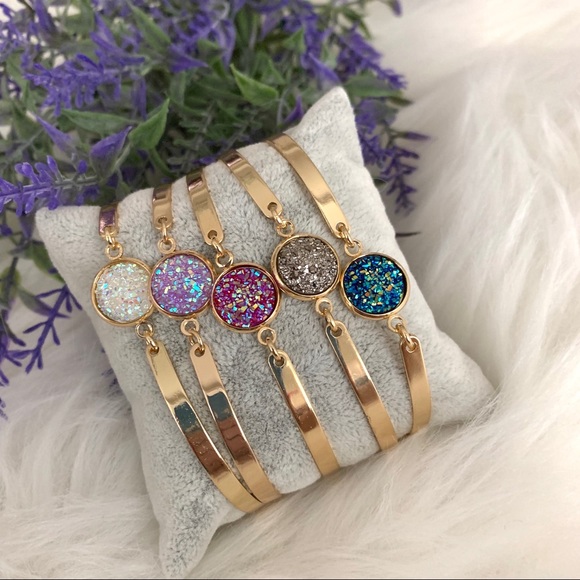 NWT Dainty Gold Plated Bracelet with Druzy Center - Picture 3 of 7